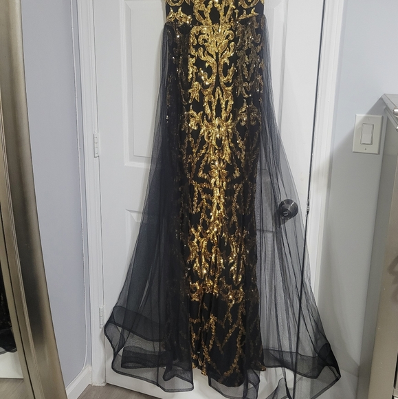 Evening gown - Picture 2 of 4